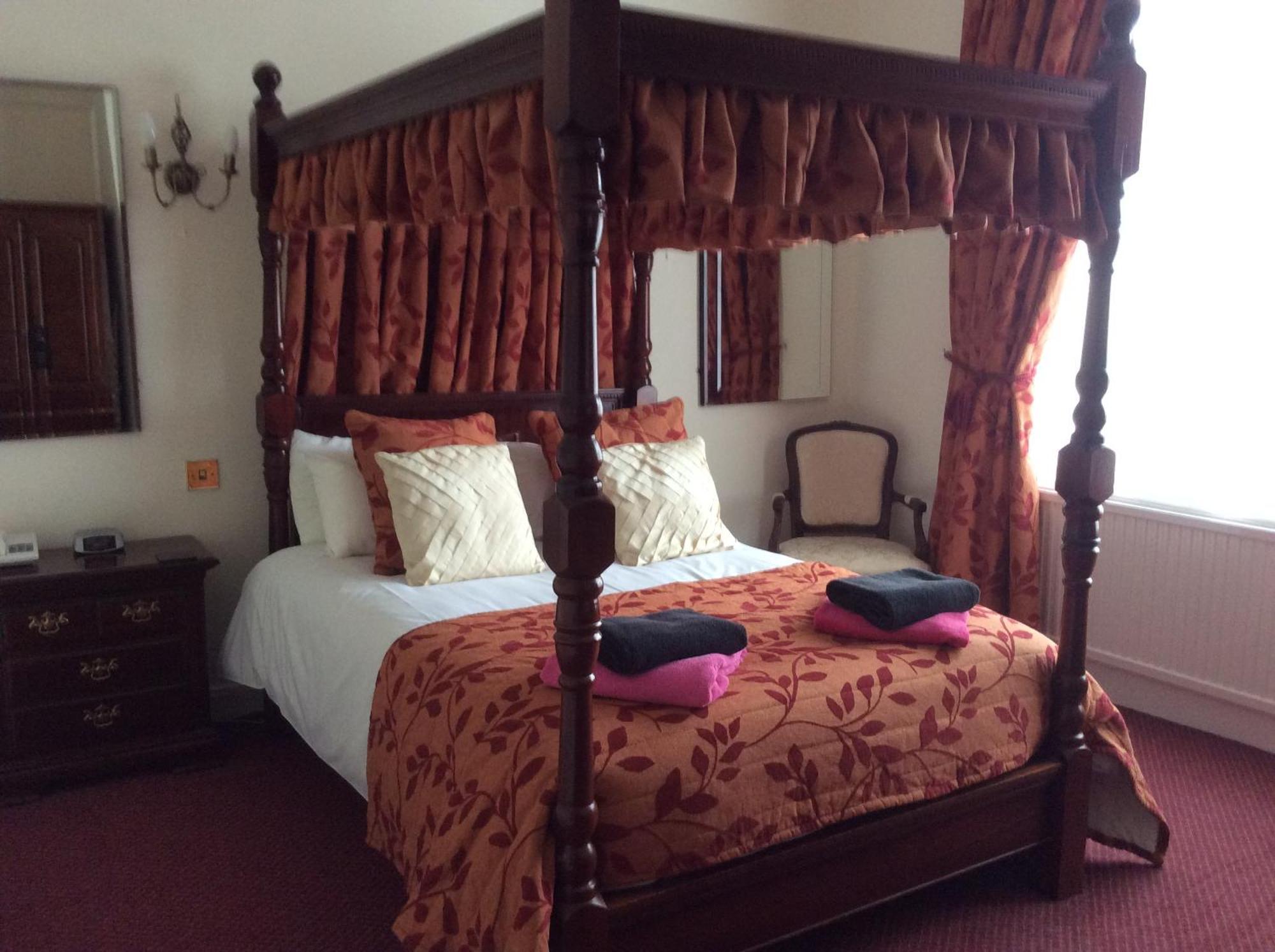 Hotel The Bell
